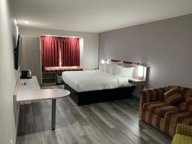 Microtel Inn And Suites Кларксвил Екстериор снимка
