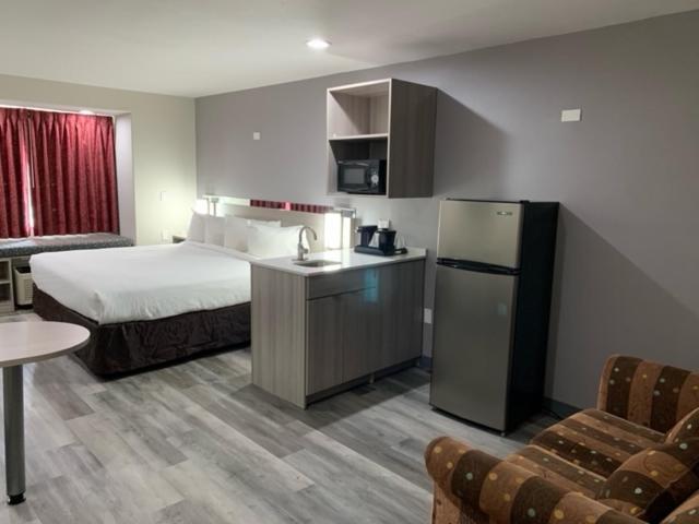 Microtel Inn And Suites Кларксвил Екстериор снимка