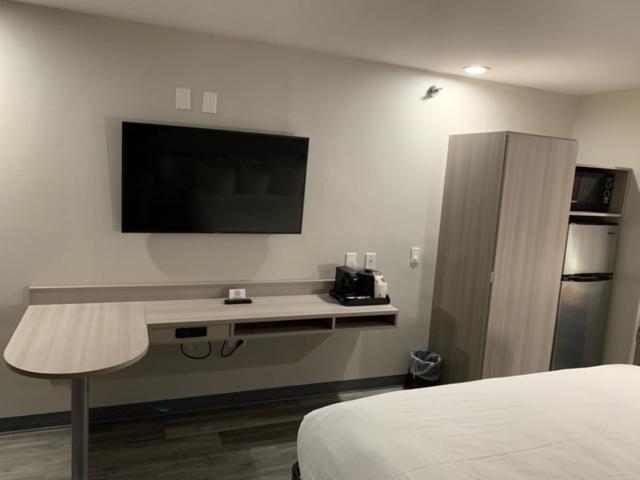 Microtel Inn And Suites Кларксвил Екстериор снимка