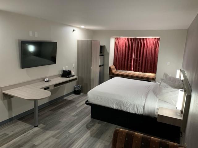 Microtel Inn And Suites Кларксвил Екстериор снимка