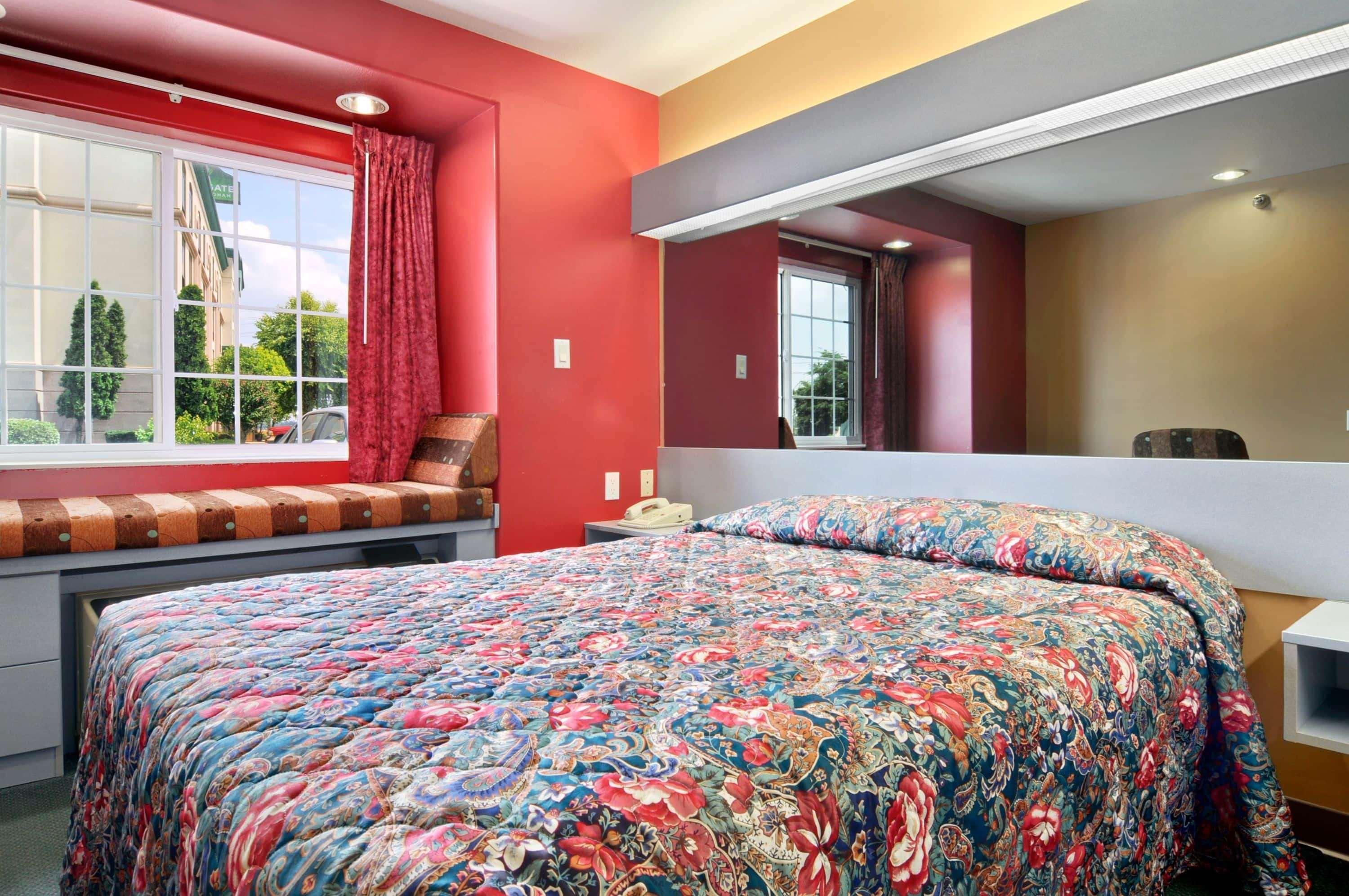 Microtel Inn And Suites Кларксвил Екстериор снимка