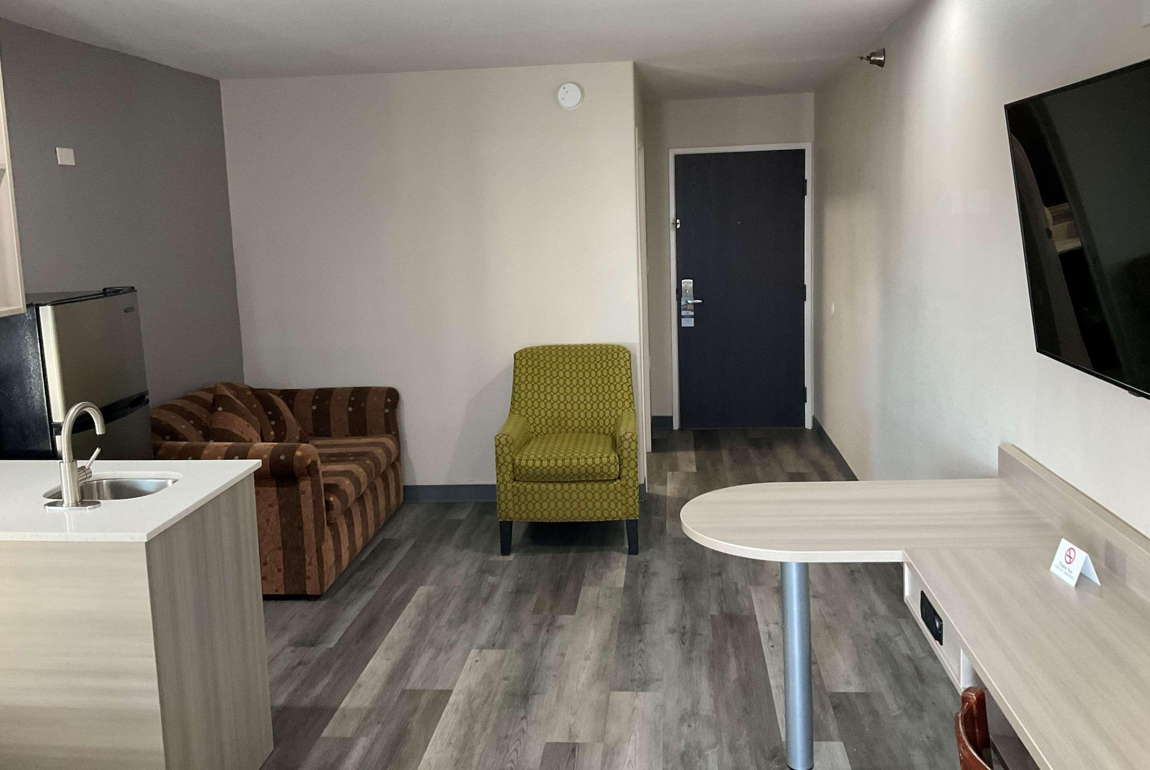 Microtel Inn And Suites Кларксвил Екстериор снимка