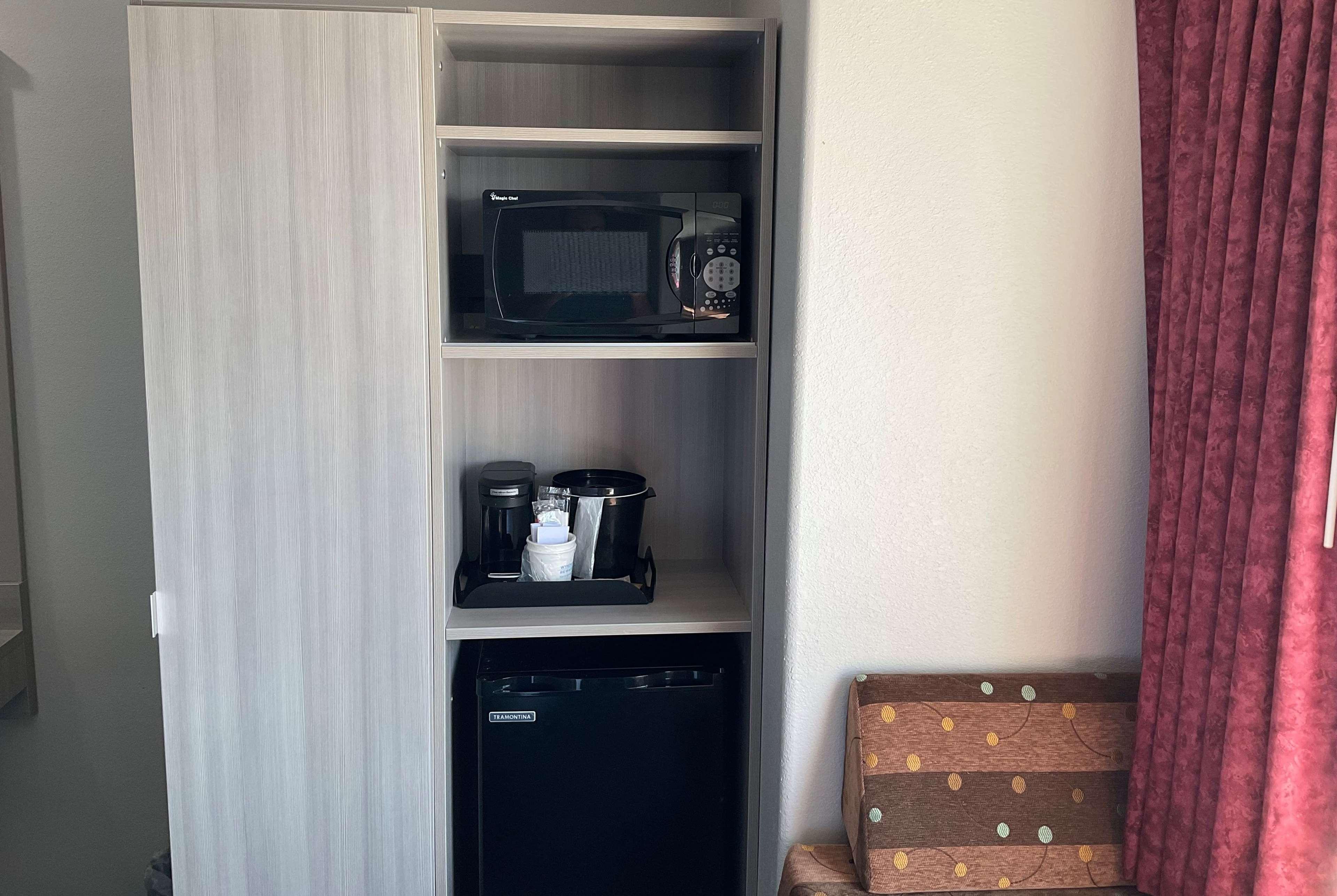 Microtel Inn And Suites Кларксвил Екстериор снимка