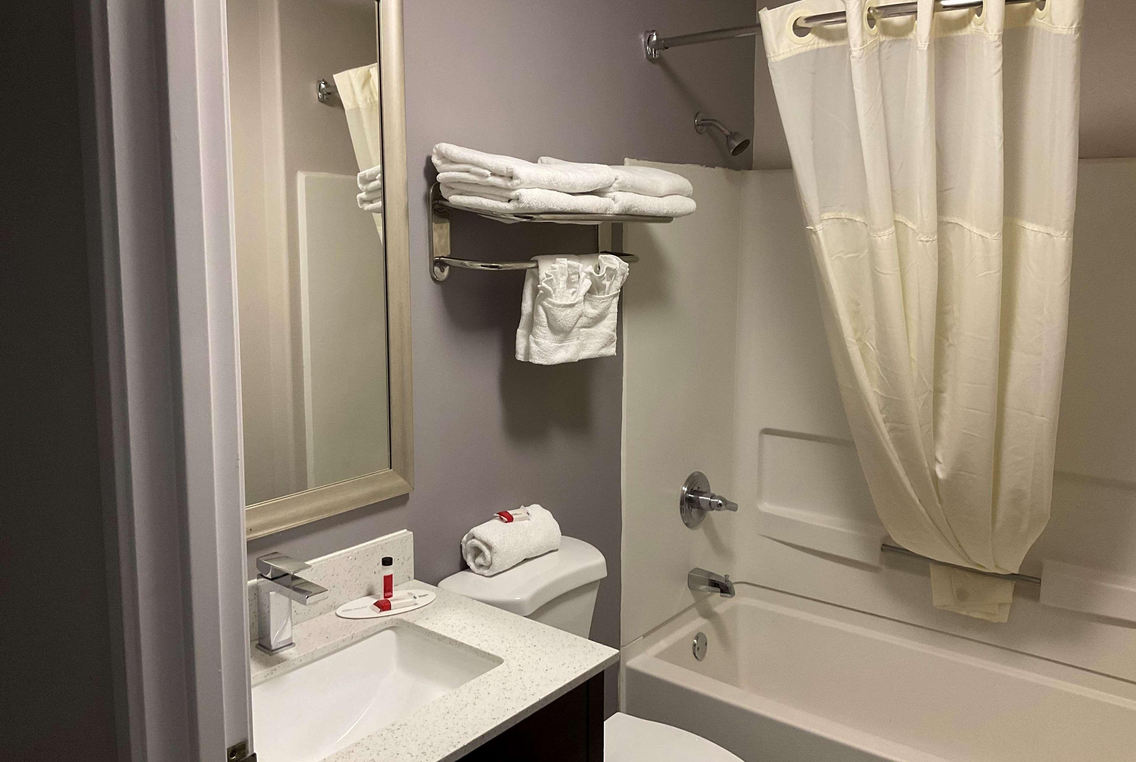 Microtel Inn And Suites Кларксвил Екстериор снимка