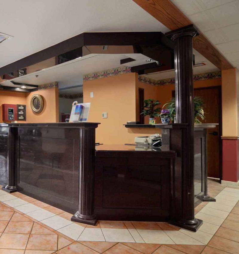 Microtel Inn And Suites Кларксвил Екстериор снимка