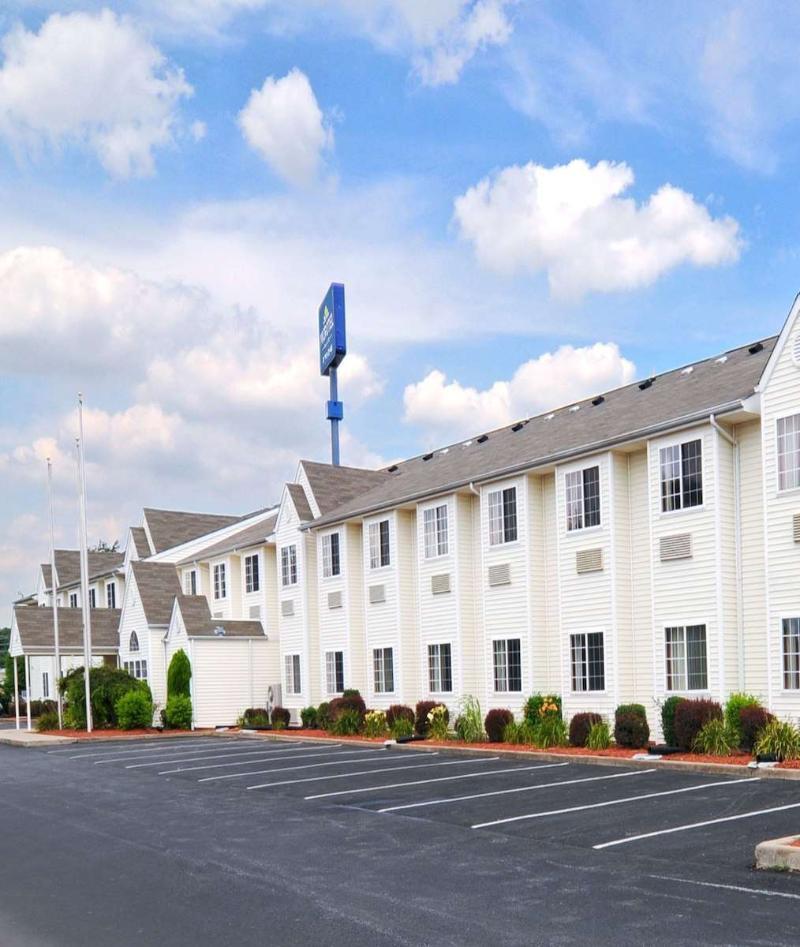 Microtel Inn And Suites Кларксвил Екстериор снимка